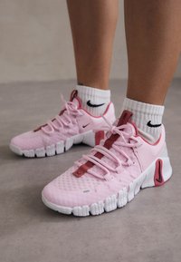 Scarpe da allenamento - pink foam/dark team red/platinum tint