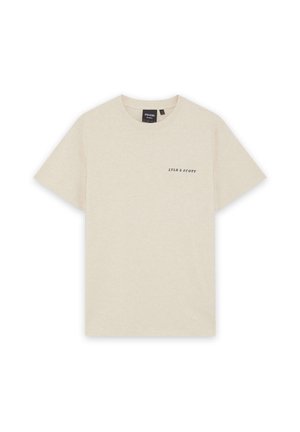 Béžové tričko s krátkými rukávy a kulatým výstřihem, na levé straně hrudi malý textový logo "LYLE & SCOTT", jednoduchý design.