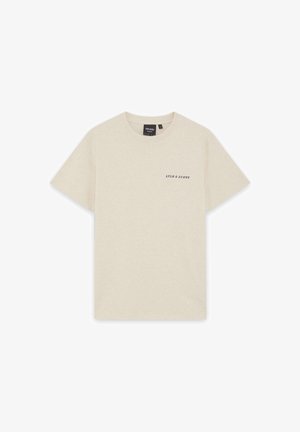 T-shirt beige à manches courtes avec col rond, petit logo texte "LYLE & SCOTT" sur la poitrine gauche, design uni.