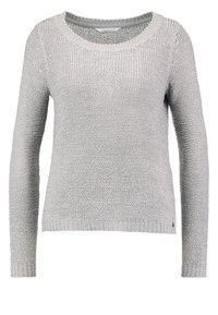Jasnoszary sweter dziergany, z okrągłym dekoltem, długimi rękawami i ściągaczami przy mankietach. Charakteryzuje się teksturowanym, luźnym splotem.