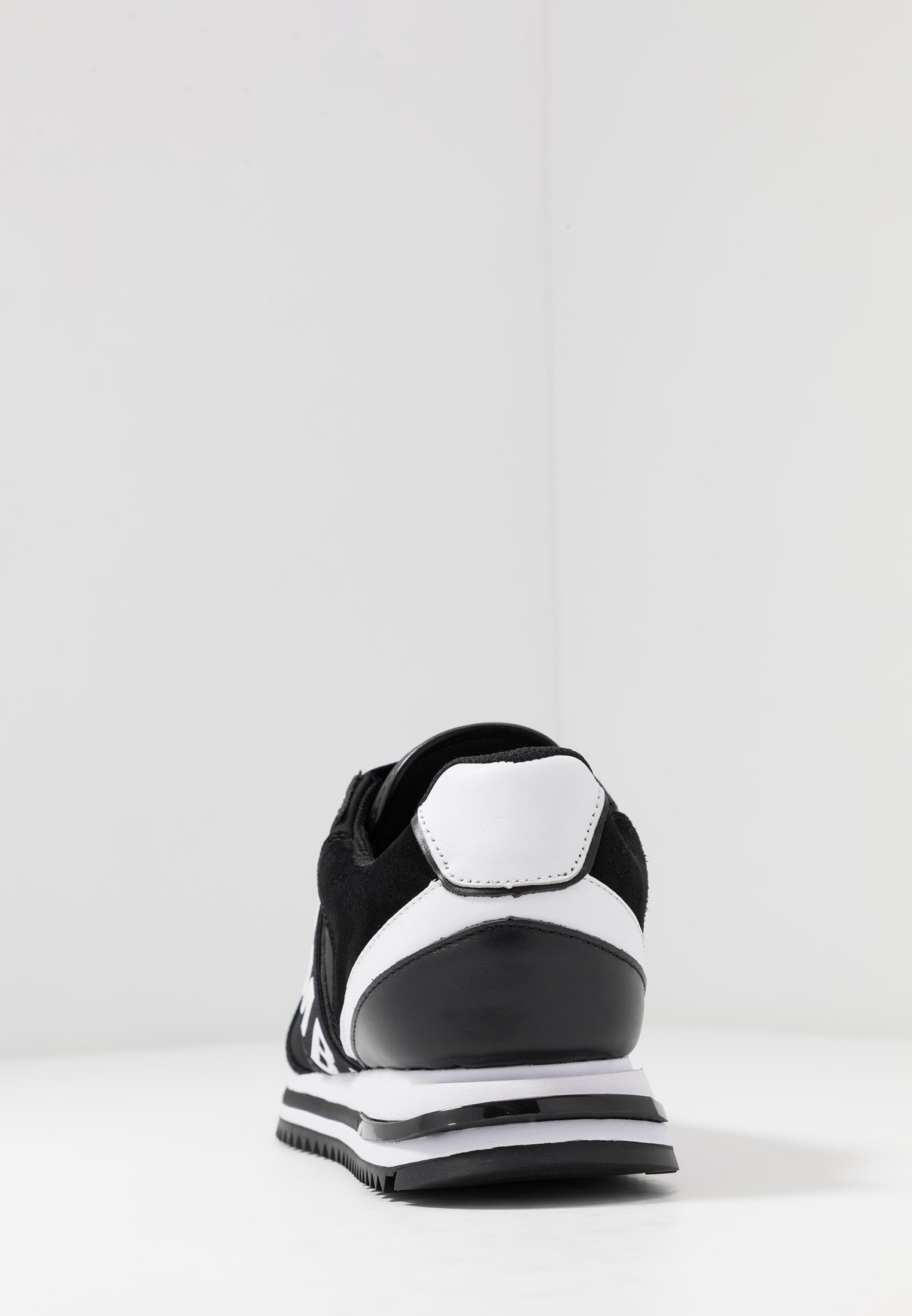 Bikkembergs HALED Slippers blackwhitesvart Zalando.no Bikkembergs GREGG Joggesko blackwhite Zalando.no