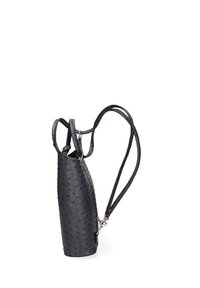 Borsa nera, strutturata, con forma conica, dotata di spallacci regolabili e dettagli in metallo argentato. Realizzata in materiale sintetico con punteggiature embossate.