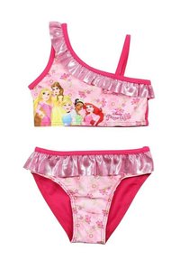Maillot de bain deux pièces rose avec un haut à volants orné de motifs floraux et d'un accent brillant ; bas de bikini à volants coordonné dans le même rose.