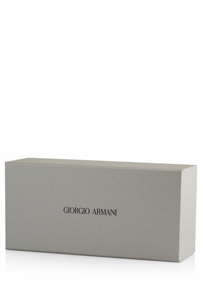 Giorgio Armani graue rechteckige Box mit matter Oberfläche, die ein auffälliges schwarzes Logo auf der Vorderseite trägt.