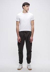 Urban Classics CARGO JOGGING PANTS - Kareiviško stiliaus kelnės - magnet