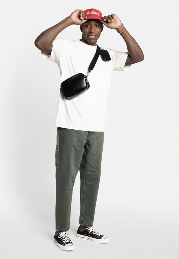 COMO  - Loose Jeans - climbing ivy3