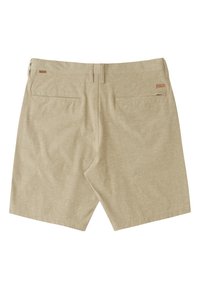 Beige šortky s texturovanou tkaninou, které mají dvě zadní kapsy, malou logovou nášivku a rovný střih.