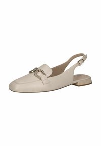 Scarpa slingback in pelle beige con punta rotonda, fibbia decorativa e tacco corto a blocco. Texture liscia e accenti di design minimali.