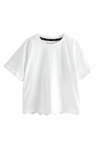 Vit bomull t-shirt med rund halsringning, korta ärmar och vågig nederkant. Har subtil prägling av text på framsidan.