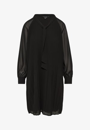 Abito nero plissettato con maniche lunghe trasparenti, dettaglio al collo con laccetto e polsini elastici. Tessuto morbido con un design fluido.