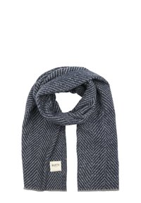 Gebreide sjaal in donkerblauw met een visgraatpatroon, voorzien van een zachte textuur en een klein gelabeld etiket aan de onderkant.