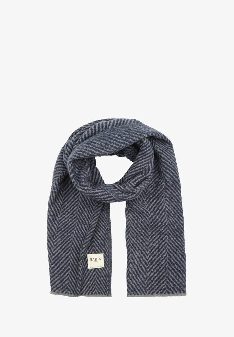 Gebreide sjaal in donkerblauw met een visgraatpatroon, voorzien van een zachte textuur en een klein gelabeld etiket aan de onderkant.