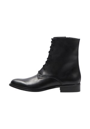 Schwarze Leder-Ankle-Boots mit glatter Textur, abgerundeter Spitze und Schnürung an der Vorderseite. Verfügt über einen niedrigen Blockabsatz und minimale Nähte.
