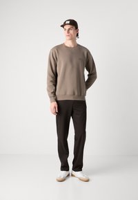 Mads Nørgaard STANDARD CREW LOGO - Melegítőfelső - bungee cord