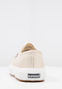 Superga LAMEW Sneakers basse doré/blanc/dorato