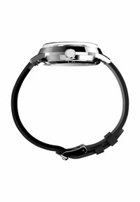 Srebrny zegarek na rękę z okrągłą tarczą i czarnym skórzanym paskiem, z teksturowaną tarczą i wyraźnym detalem korony po boku.