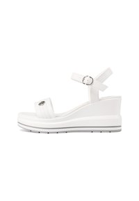 Sandali a cuneo bianchi con tomaia in sintetico liscio, cinturino alla caviglia regolabile e suola texturizzata con una striscia di accento grigia.
