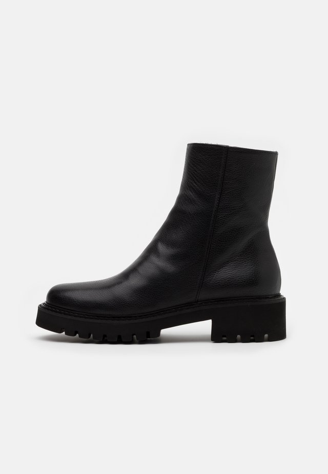 ROW - Platform-nilkkurit - black