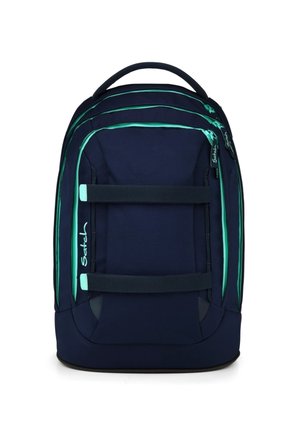 Marineblauer Rucksack mit türkisfarbenen Reißverschlüssen, zwei horizontalen Gurten an der Vorderseite und einem oberen Griff, entworfen für Schule oder den täglichen Gebrauch.