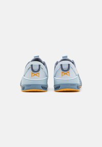 Nike Performance METCON 9 FLYEASE - Scarpe da allenamento - football grey/sundial/light armory blue/ashen slate/light carbon