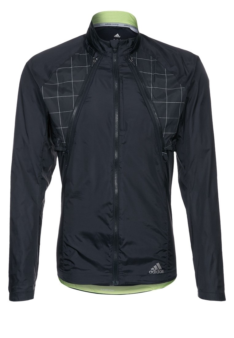 Chaqueta de running ligera y negra con un patrón de cuadrícula en la parte frontal superior, cierre de cremallera completo y detalles en verde en el cuello y el dobladillo.