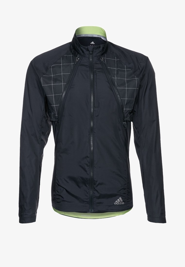 Chaqueta de running ligera y negra con un patrón de cuadrícula en la parte frontal superior, cierre de cremallera completo y detalles en verde en el cuello y el dobladillo.
