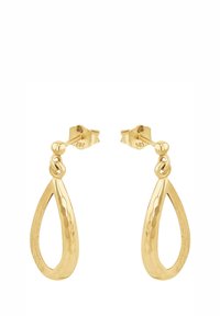 Ett par örhängen i guld med tårformad hängdesign och hammarslagen yta, fästa vid små kulspetsar med fjärilsbackar.