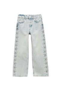 Lyst wash denim bukser med vide ben og stjerner formede nitter langs sidesømmene samt standard fem lommer.