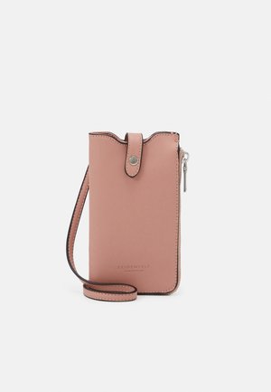 Étui téléphone en cuir rose avec sangle à bouton-pression et fermeture éclair latérale, équipé d'une sangle de poignet bordée de noir.