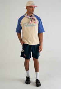 PROHIBITED - Print T-shirt - blue cream Thumbnail Image 1