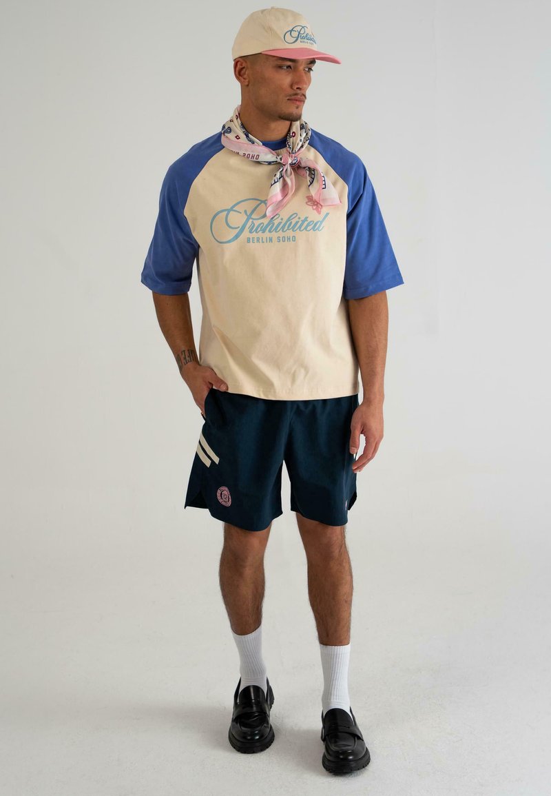PROHIBITED - Print T-shirt - blue cream, Enlarge