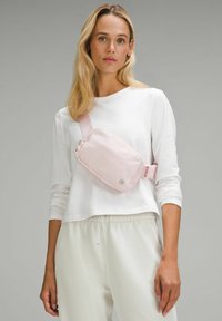 lululemon EVERYWHERE - Riñonera - flush pink