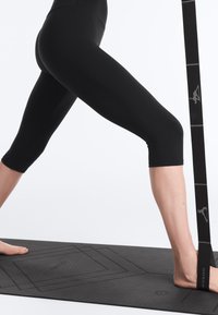 Leggings Femme 3/4 Taille Haute YUSHOW - Pantalon Yoga Capri Sport Gym Fitness Avec Poches