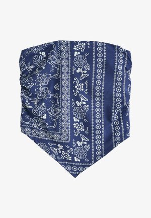 Blåt bandana med hvide blomster- og geometriske mønstre arrangeret i lodrette og diagonale striber.