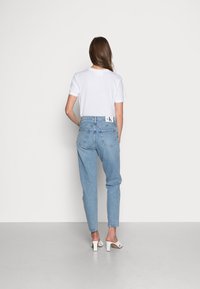 Calvin Klein Jeans MOM - Relaxed fit jeans - denim light