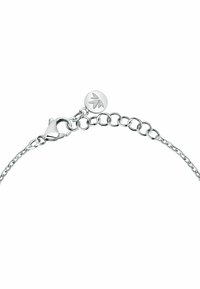 Bracciale in argento con chiusura a moschettone sicura, catena di estensione e un ciondolo circolare con un design di foglia incisa.