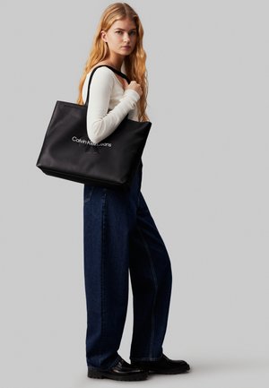 Calvin Klein Jeans SCULPTED SLIM TOTE MONO - Shopping bags - fashion black