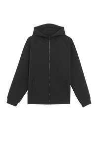 Svart dragkedjehoodie, tillverkad av mjukt tyg, har en standardhuva, raglanärmar och två sidofickor med dragkedjor. Slät textur.