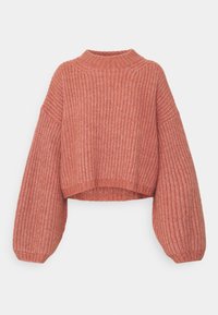 Chunky stickad tröja i dammros med vida ballongärmar och en ribbad hög halsringning, kort längd och strukturerat vertikalt ribbmönster.