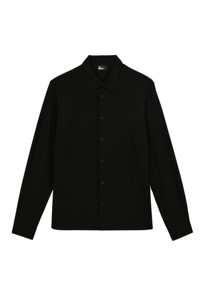 Czarna koszula z długim rękawem, zapinana na guziki, z kołnierzykiem, z małym haftowanym logo na dolnej części przodu oraz metką z marką wewnątrz kołnierza.