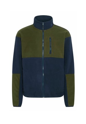 Fleecejacke mit hohem Kragen, Reißverschluss vorne und zweifarbigem Design in Dunkelgrün und Marineblau, mit einem Reißverschluss-Brusttasche und Seitentaschen.