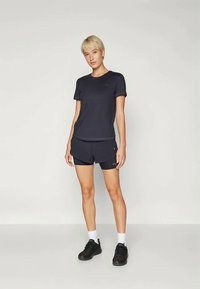 ONLY Play ONPFONT LIFE ON TEE - Pamata T-krekls - blue graphite/beaujolaise