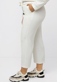 Ulla Popken 7/8 BÜGELFALTEN, ELASTIKBUND, BINDE - Broek - white