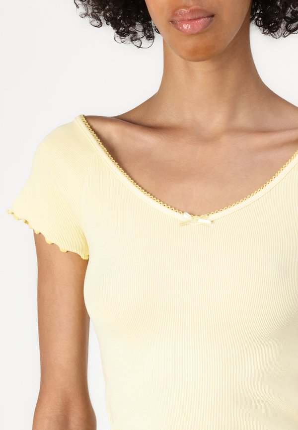 SLIM V NECK - Basic T-shirt - custard cream4