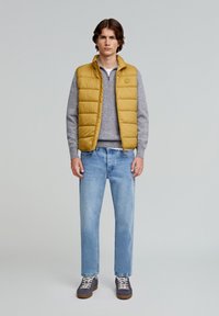 Scalpers NEW GSTAAD  - Vest - mustard
