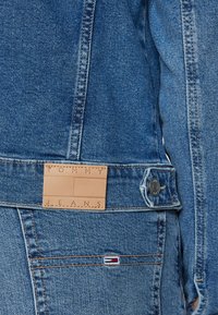 Tommy Jeans VIVIANNE JACKET  - Chaqueta vaquera - denim medium