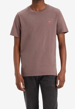 Kurzarm-T-Shirt mit Rundhalsausschnitt in staubigem Rosé, aus Baumwolle, mit einem kleinen roten Levi's-Logo auf der linken Brust.