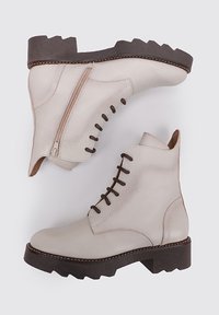 Sandra Fontán BADOLASOTA - Bottines à plateau - beige