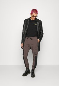 Brave Soul T-shirt estampada - jet black