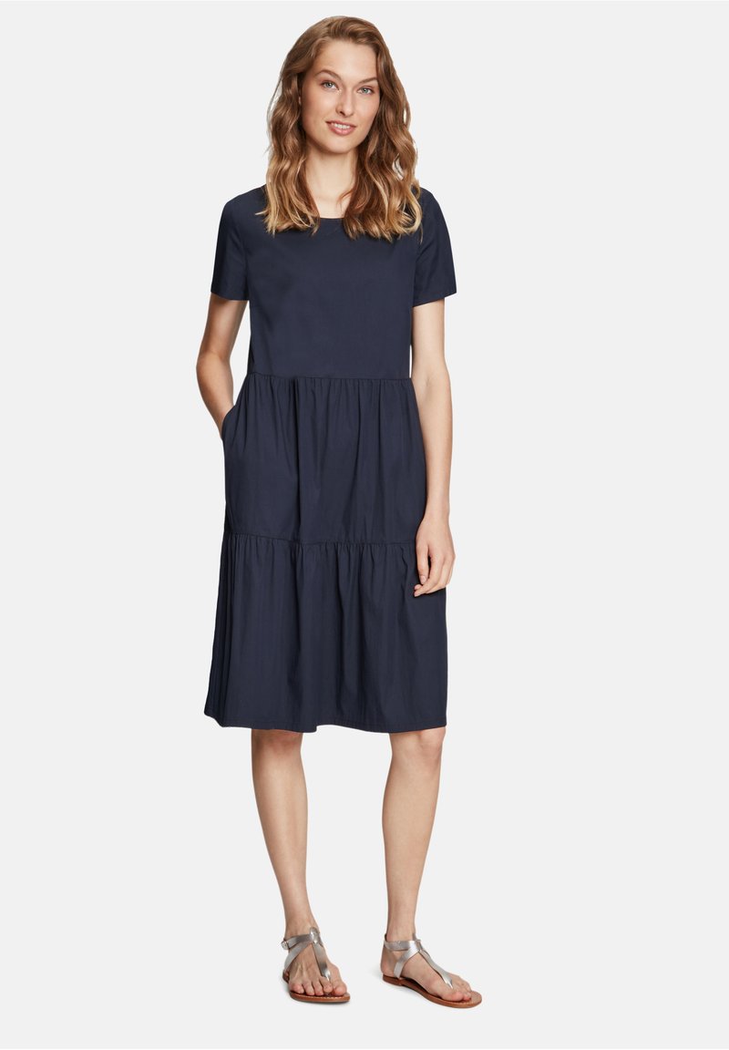Vera Mont SOMMER MIT STUFEN - Freizeitkleid - night sky